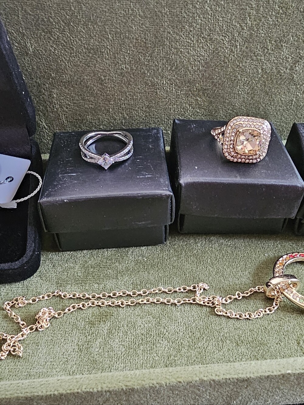 Avon Lot Of Jewelry
